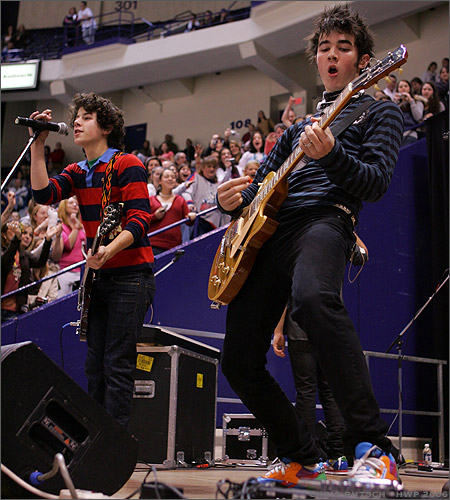 Jonas Brothers - Nick and Kevin